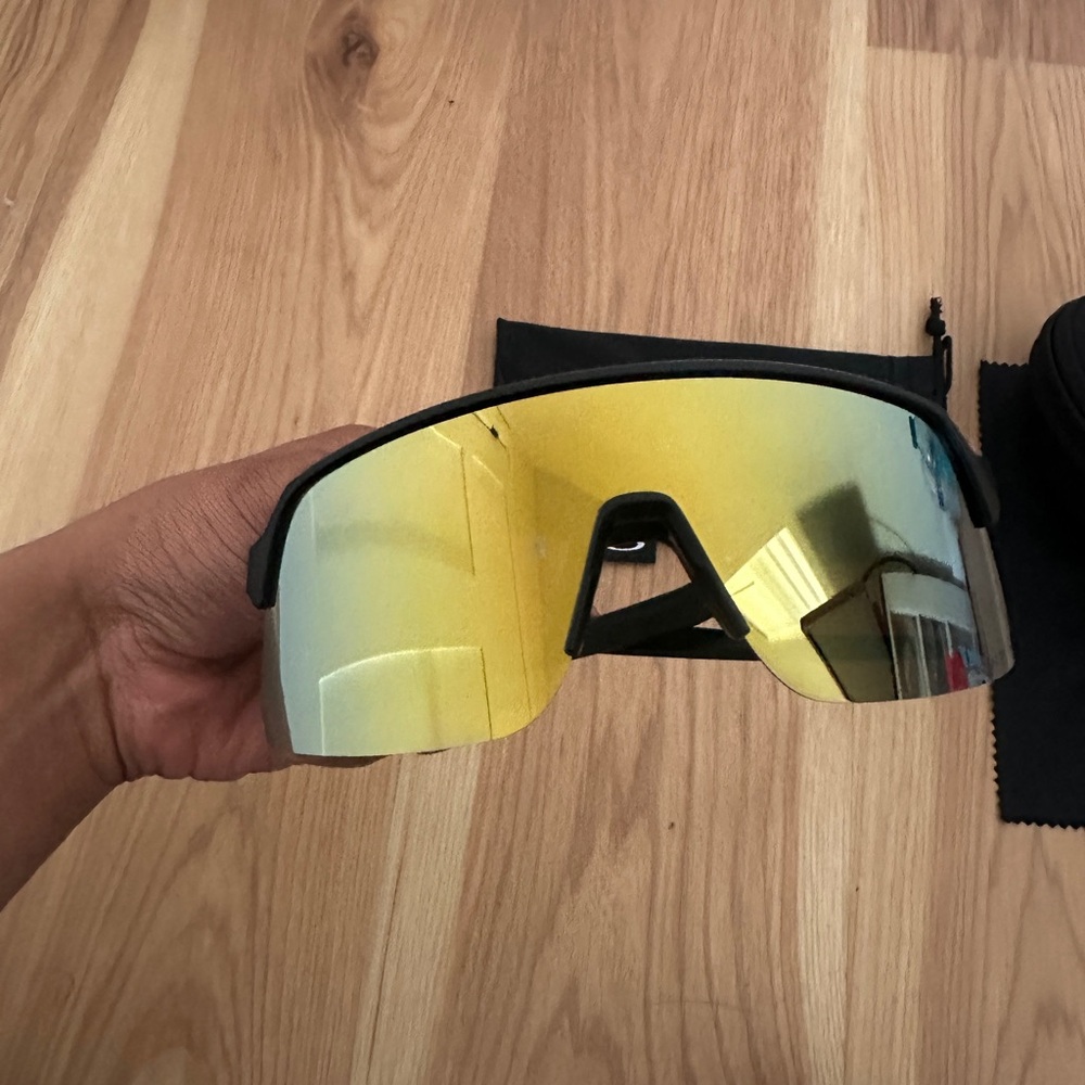Yellow visor black frame Oakley sunglasses prizms brand new